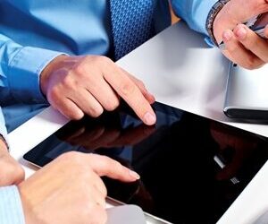 Review explores potential of smartphones and tablets to expand remote monitoring capabilities